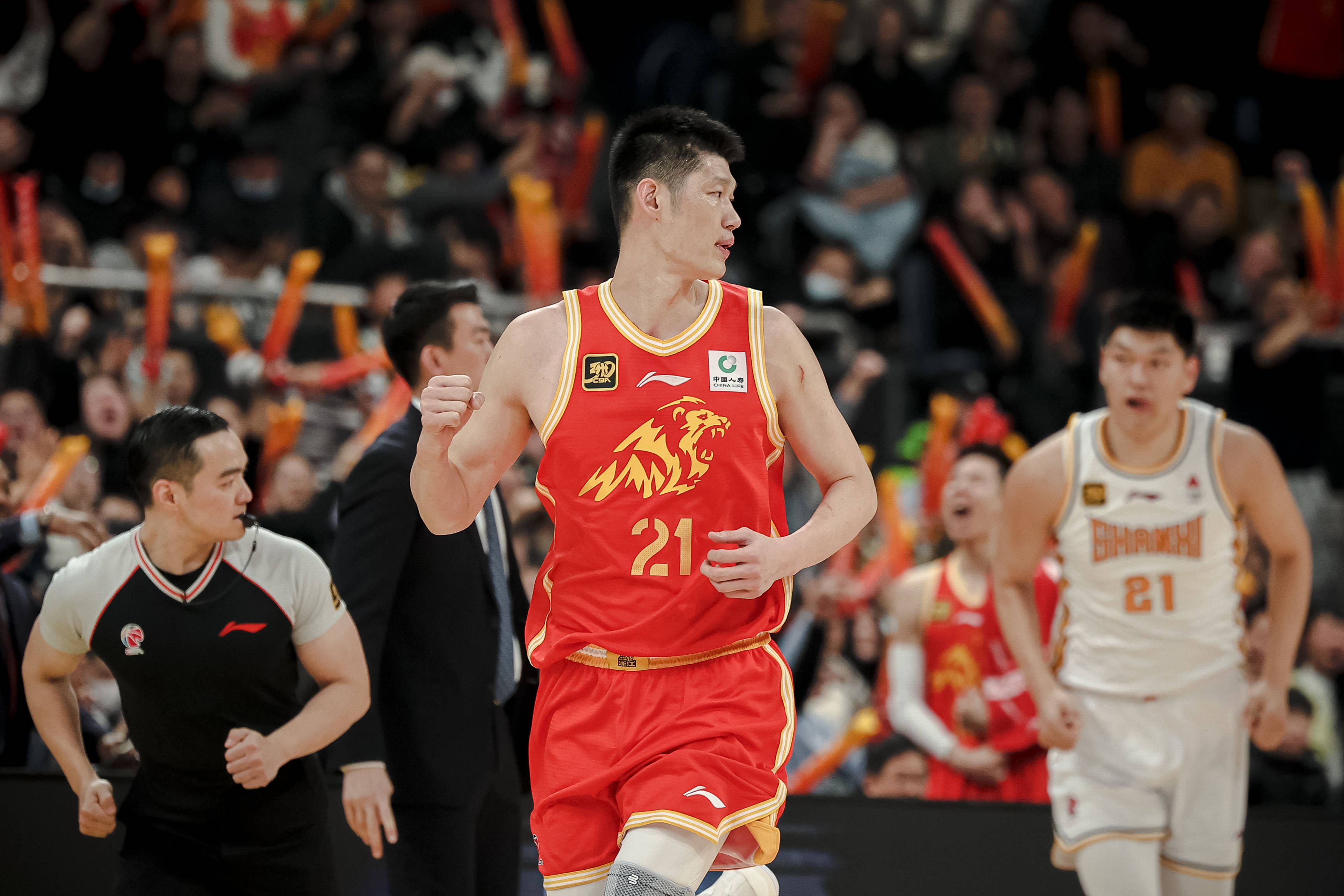 九游网页版入口-包含风云突变巴塞罗那今夜主帅复盘，CBA常规赛版图或变，话题不断，阵容厚度经受考验的词条